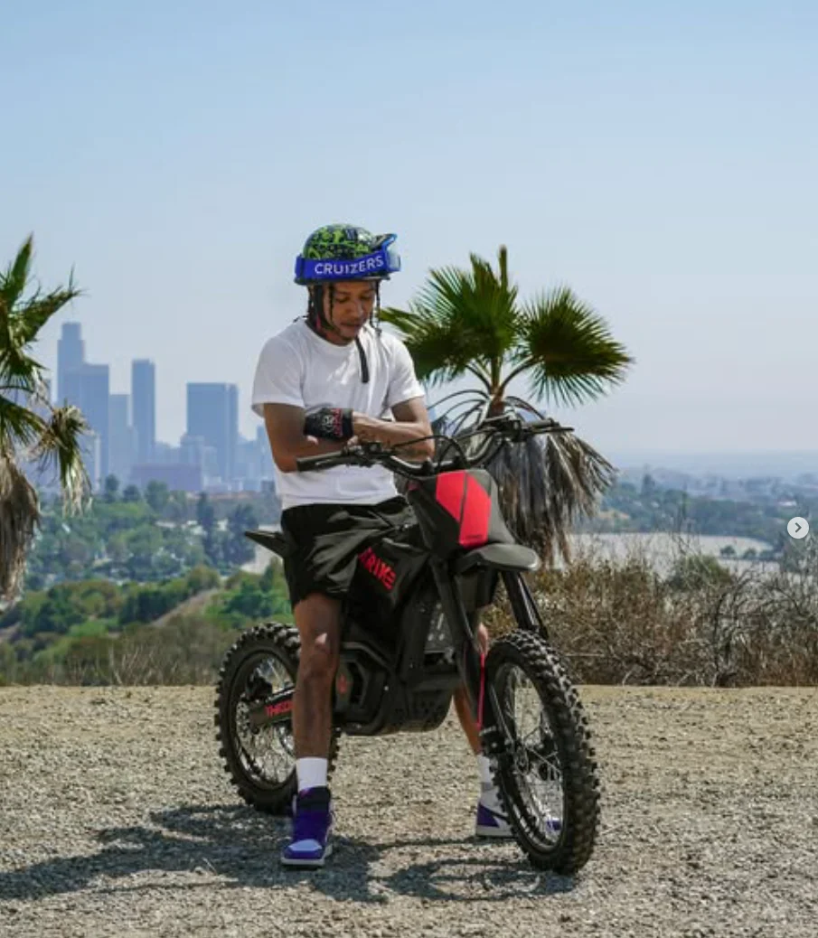 Shadow SV2 – Black Electric Dirt Bike - 28mph Top Speed Electric Bike - Image 3